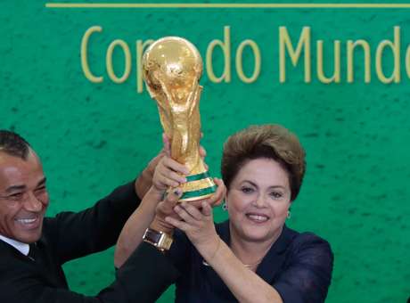 Dilma envia carta à seleção e a Neymar