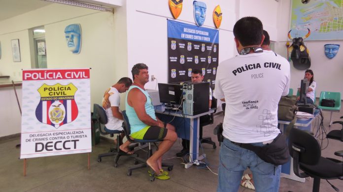 PC apresenta balanço de ações em Parintins