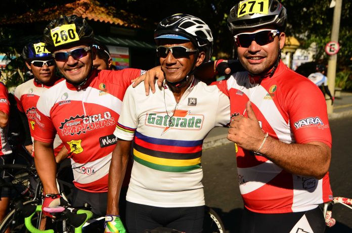 Almeida homenageado aos 74 anos, 50 no pedal