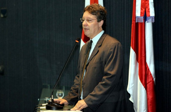 Deputado denuncia atraso de salários de servidores públicos no interior