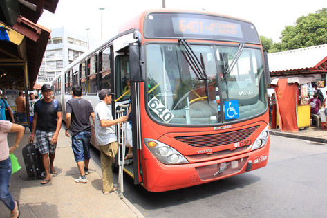 Prefeito de Manaus diz que não traat sobre tarifa de ônibus agora