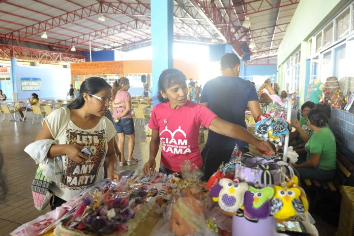 Trinta empreendedores participam da Feira da Economia Solidária, em Manaus