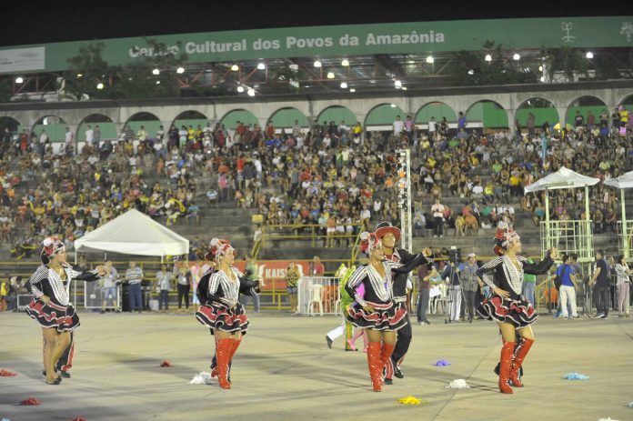 FFAm começa com a festa dos bumbás a arte do circo