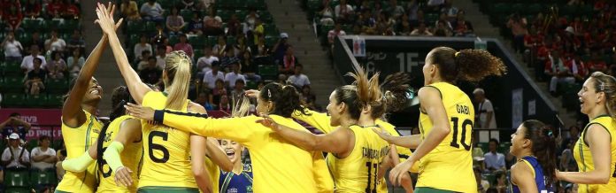Brasil 'detona'a Rússia no vôlei e está a uma vitória do título