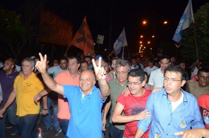 Melo faz sobrevoo na Rodovia Am-070, fiscalizando obras