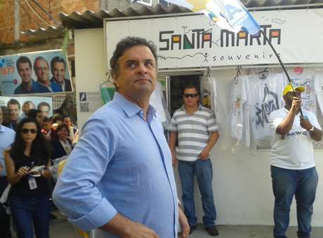 Aécio diz que Mantega é 'Mãe Dinah às avessa'
