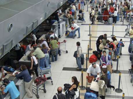 Greve geral na Argentina provoca cancelamento de voos no Brasil