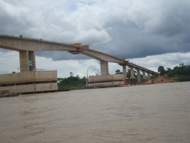 Ponte que liga Rondônia ao Amazonas, em Porto Velho