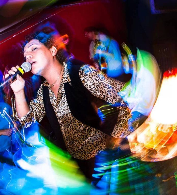 Botequim apresenta show eclético com Sinésio Rolim