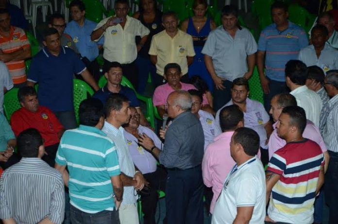 José Melo reúne com cooperativas de taxistas, em Manaus