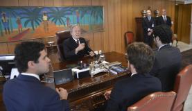 Preidente, em exercício, Lewandowisk, reunido com assessores no Planalto
