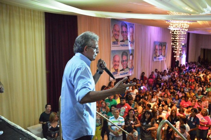 Pauderney reúne mais mil mulheres em encontro de camapanha