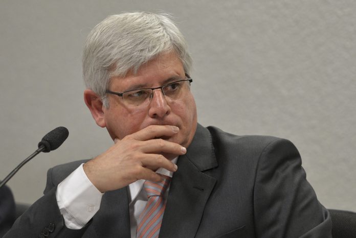 PGR é favorável a pisão domiciliar para Delúbio Soares