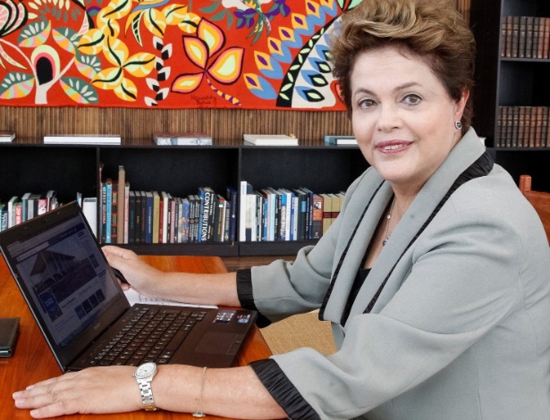 TSE nega multa à Dilma por conversa com internautas