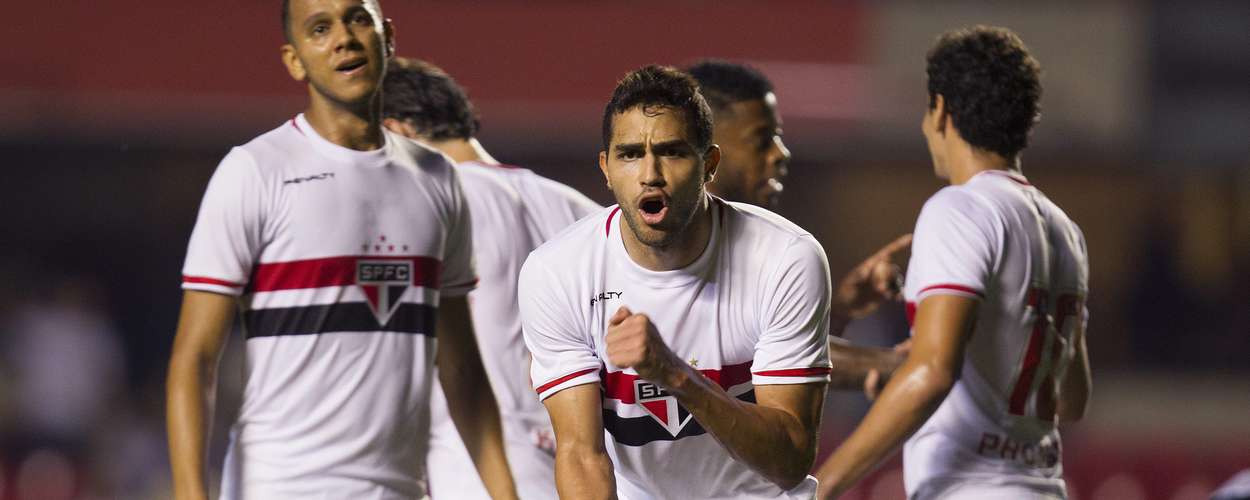 São Paulo sofre 'apagão'e quasse se complica contra Emelec, no Morumbi