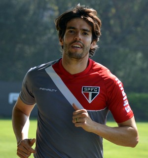 São paulo enfrenta Emelec confiando no trio que terá volta e Kaká
