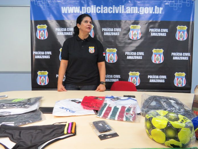 PC realiza operação no centro e apreende mercadorias