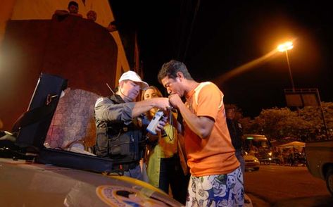 Fiscalização do Detran-Am multa 16 motoristas por embriaguez alcoólica