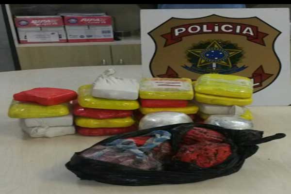 PF flagra estrangeiros com mais de 25 kg de coca e maconha, em embarcação