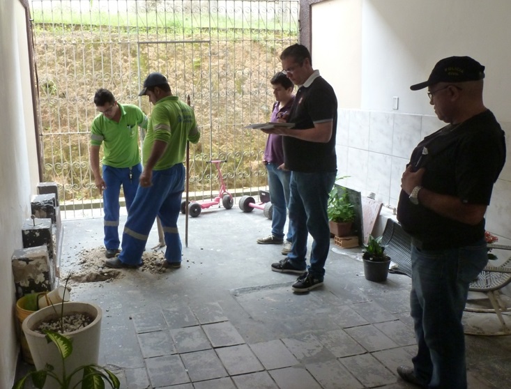 Família ocupa apartamento há dez anos sem pagar água e energia elétrica
