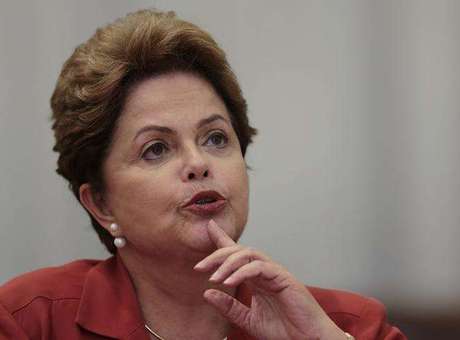 Dilma diz que atentado 'intolerável' à revista ataca liberdade de imprensa