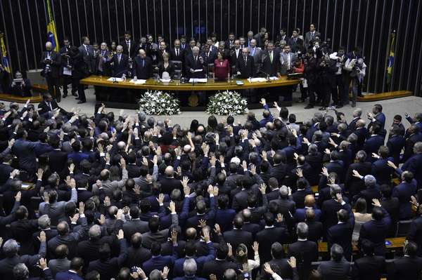 Deputados tomam posse e mudam o Congresso Nacional Deputados tomam posse e mudam o Congresso Nacional