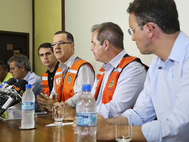 politica-acre-carlos-gabas-cheia-07-03-15-gleison-miranda