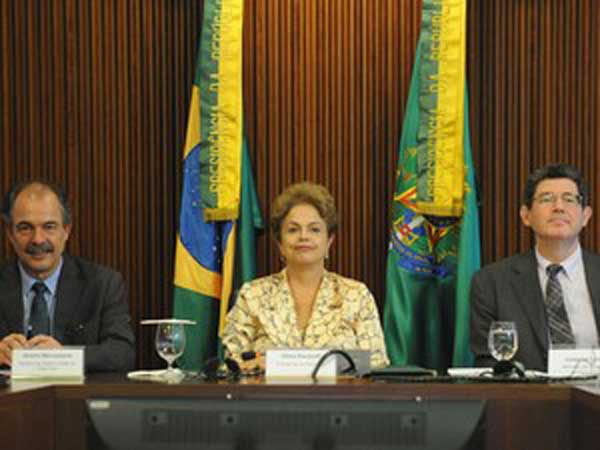 politica-dilma-mercadante-l