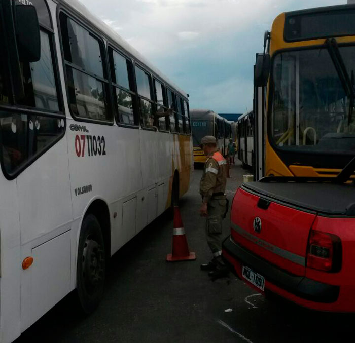 acidente-onibus-carro