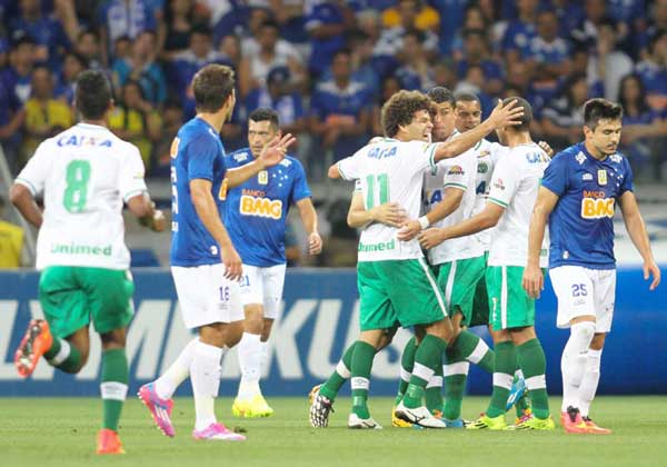 esporte-chape-comemora-gol-