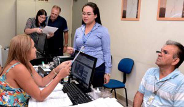 politica-comissao-recebe-em