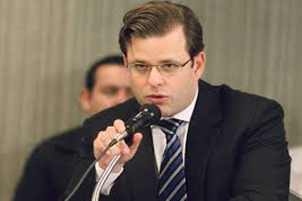 politica-leonardo-quintao-0