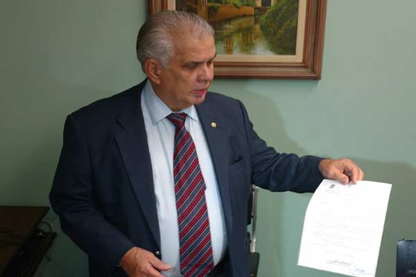 politica-presidente-exibe-d