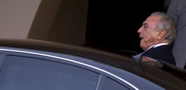 politica-temer-renan-29-03-