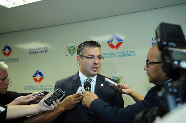 politica-josue-senado-12-05