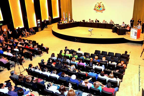politica-tce-am-aposentados