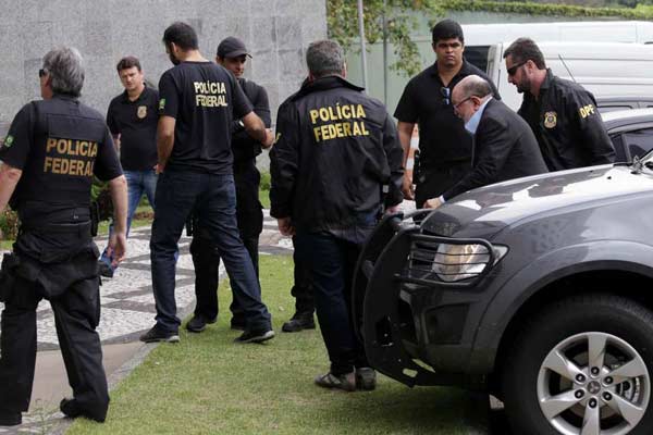 politica-pf0leo0pinheiro-05