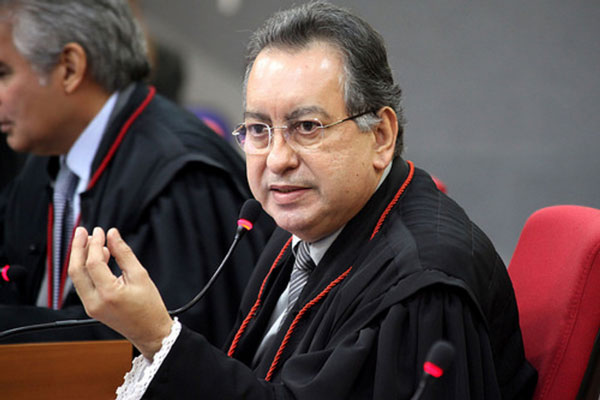 politica-yedo-absolvicao-me