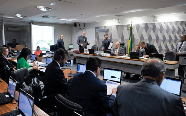politica-ccj-senado-crime-e