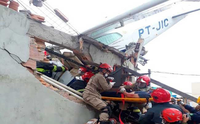 aviao-cai