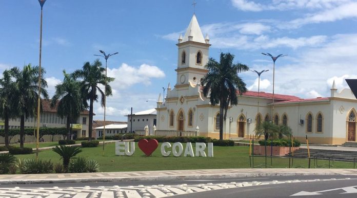 Empresa de amigos de Adail Filho vai receber mais de R$ 5 milhões