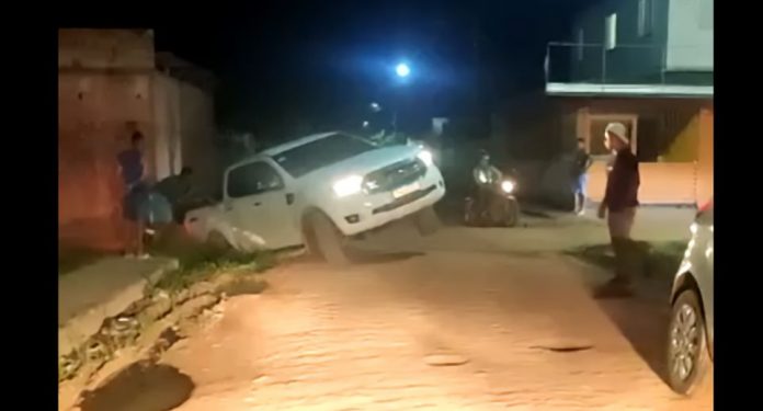 Veículo da Câmara de P. Figueiredo Mostrar o carro danificado