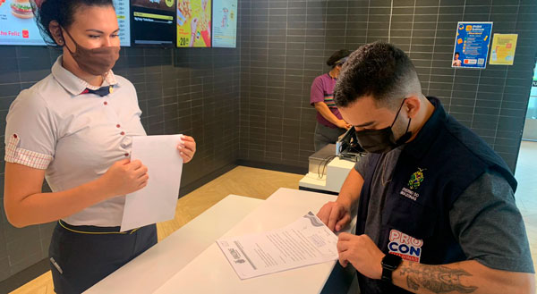 Procon-AM-entrega-notificação-a-rede-de-fast-food---Foto-Divulgação
