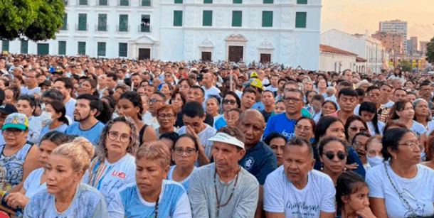 Círio De Nazaré Leva 2 5 Milhões De Fiéis às Ruas De Belém