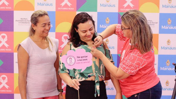 Prefeitura realiza sensibiliza&ccedil;&atilde;o do Outubro Rosa no Amazonas Shopping -  Correio da Amaz&ocirc;nia