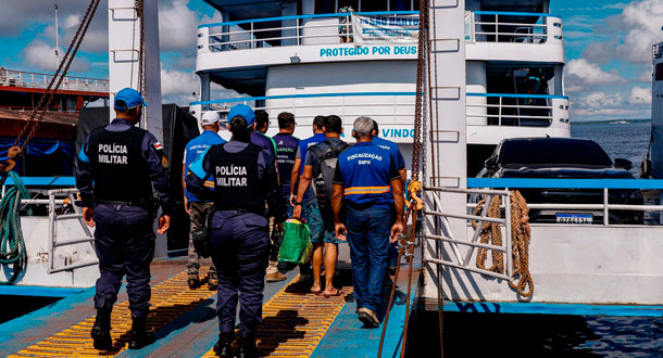Arsepam-6---Equipes-de-órgãos-do-Governo-do-Amazonas-indo-fiscalizar-embarcação