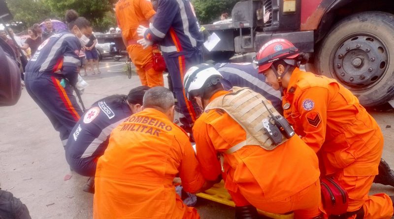 CBMAM_RESGATE DE VÍTIMA PRESA EMBAIXO DE CAÇAMBA_1 (1)