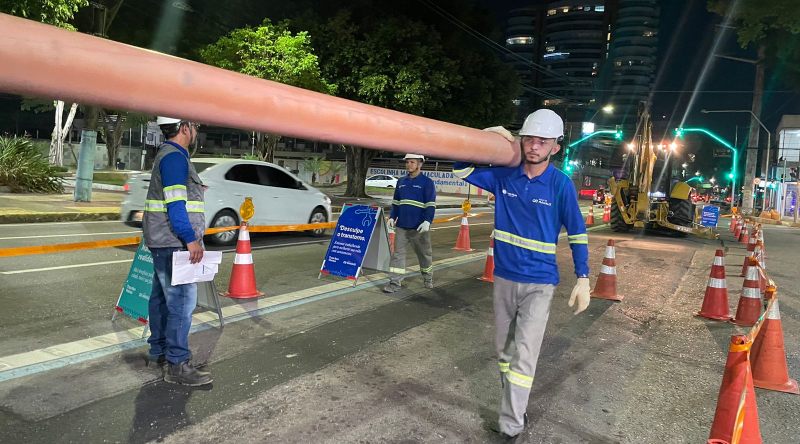 OBRA NOTURNA ESGOTO