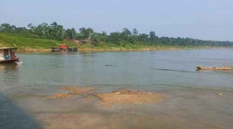 Bancos de areia já aparecem na cidade, que sofre com seca severa. — Foto_ Divulgação_Defesa Civil Mu (1)