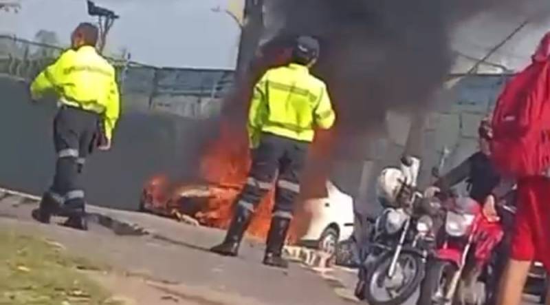 carro em chamas